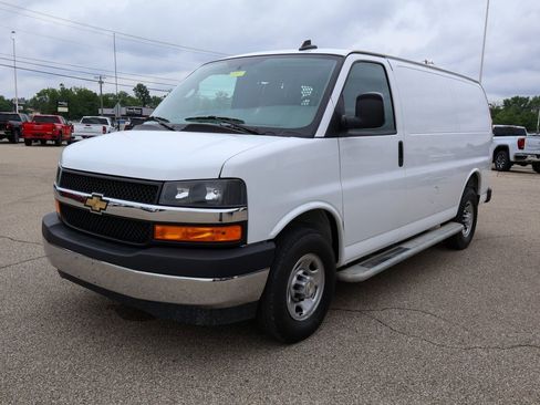 Used 2024 Chevrolet Express 2500 w/ Driver Convenience Package RWD image 19