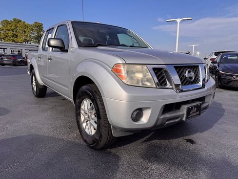 Used 2014 Nissan Frontier SV RWD image 7