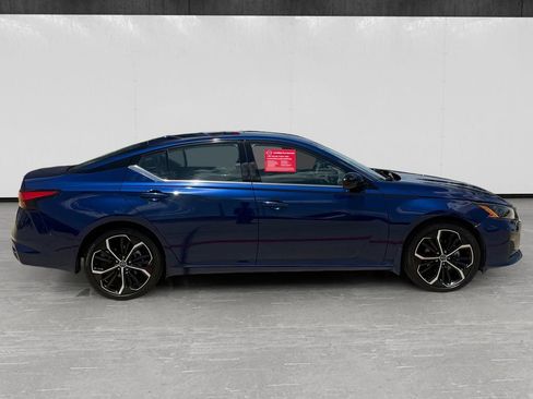 Used 2024 Nissan Altima 2.5 SR w/ SR Premium Package FWD image 6