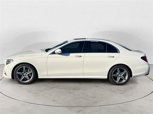 Used 2017 Mercedes-Benz E 300 4MATIC image 2