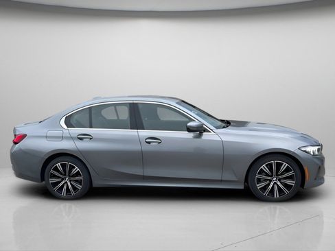 Used 2025 BMW 330i xDrive Sedan w/ Convenience Package image 4