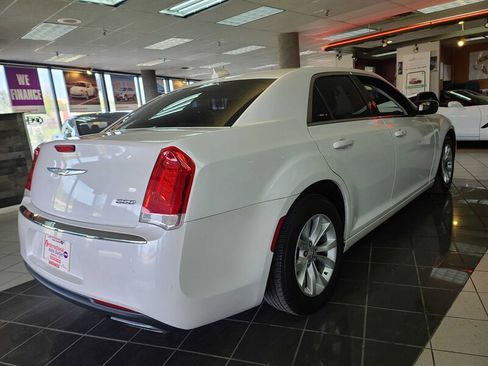 Used 2015 Chrysler 300 Limited image 5