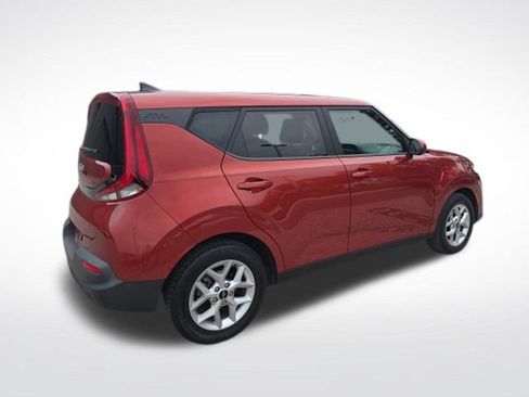Used 2022 Kia Soul LX w/ Technology Package FWD image 4