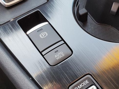 Certified 2025 Nissan Rogue SV image 24