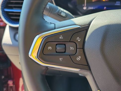 Used 2025 Chevrolet Trax LT w/ LT Convenience Package FWD image 32