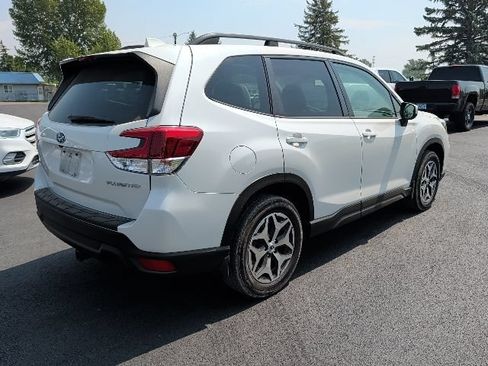 Used 2021 Subaru Forester Premium AWD/4WD image 3
