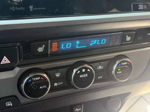 Used 2016 Toyota Tacoma TRD Off-Road AWD/4WD image 11