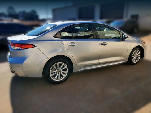Used 2023 Toyota Corolla LE w/ LE Convenience Package FWD image 18