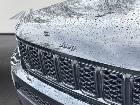 New 2025 Jeep Grand Cherokee L Altitude image 11
