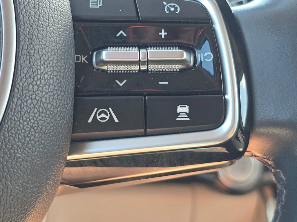 Used 2022 Kia Carnival EX FWD image 37
