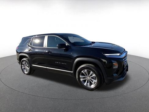 Used 2025 Chevrolet Equinox LT image 2