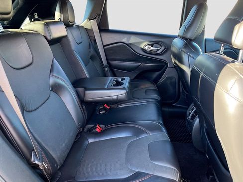 Used 2019 Jeep Cherokee Trailhawk image 28