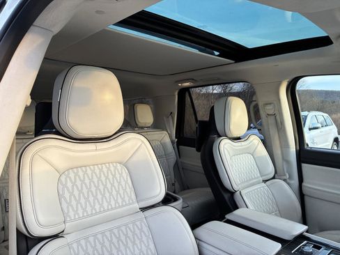 Used 2018 Lincoln Navigator Black Label w/ Cargo Package image 31