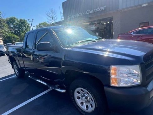 Used 2011 Chevrolet Silverado 1500 W/T RWD image 3