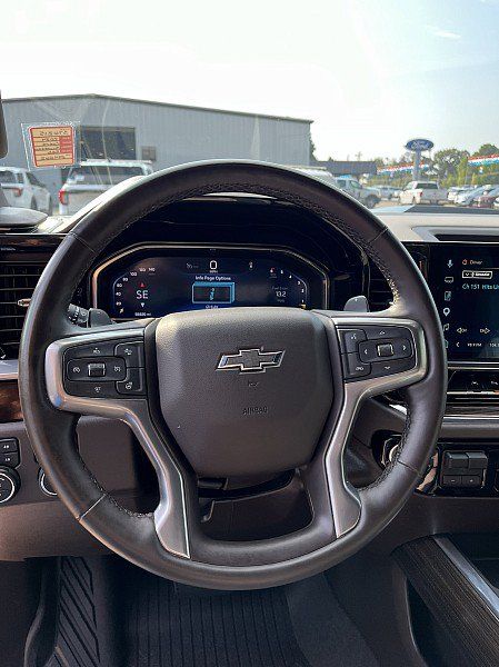 Used 2024 Chevrolet Silverado 1500 LT Trail Boss w/ Convenience Package II AWD/4WD image 9