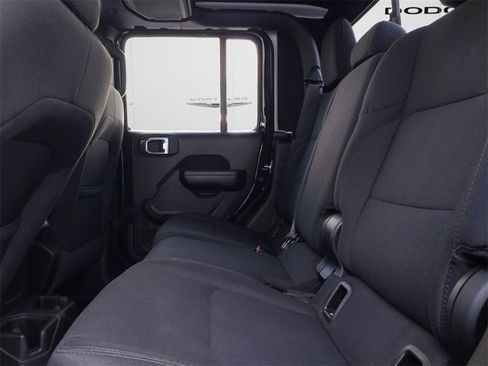 Used 2021 Jeep Gladiator Willys image 11