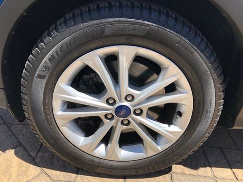 Used 2018 Ford Escape SE w/ SE Sync 3 Package AWD/4WD image 13