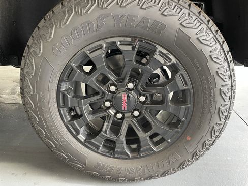 New 2026 GMC Canyon Elevation w/ Convenience Package image 7