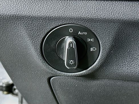 Used 2024 Volkswagen Jetta SE FWD image 17
