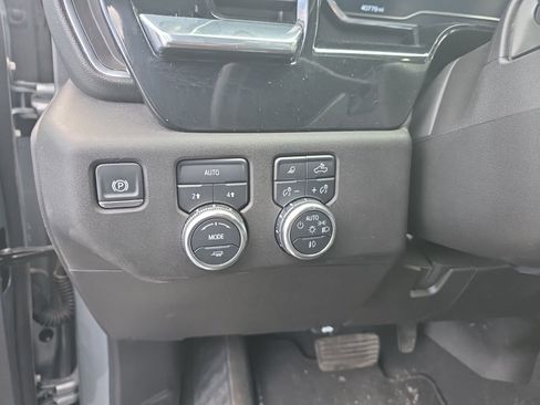 Used 2025 GMC Sierra 1500 SLT image 11