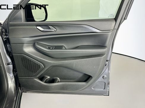 Used 2023 Jeep Grand Cherokee L Laredo AWD/4WD image 37