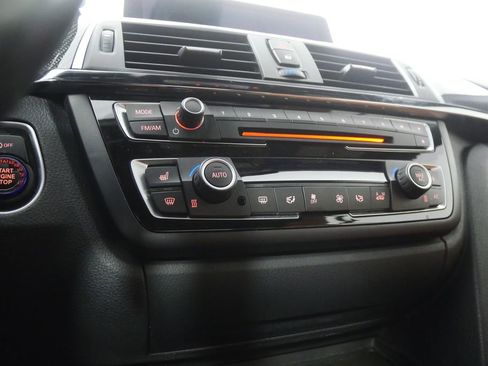 Used 2016 BMW M4 Convertible image 21