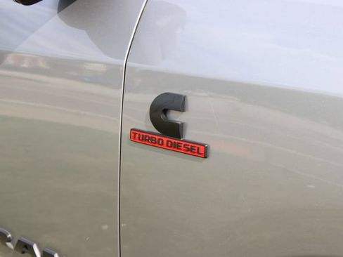 Used 2025 RAM 2500 Laramie AWD/4WD image 3