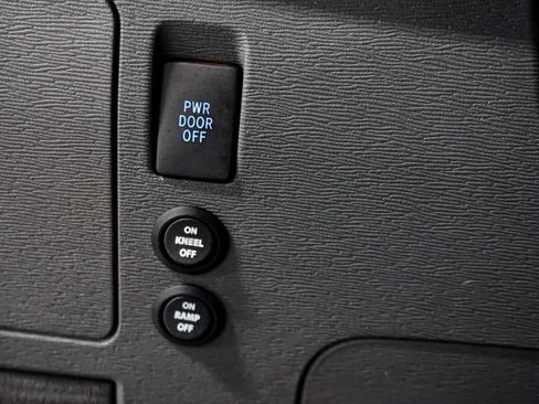 Used 2019 Toyota Sienna XLE Premium FWD image 44