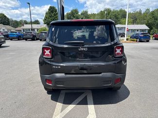 Used 2023 Jeep Renegade Latitude AWD/4WD video 4