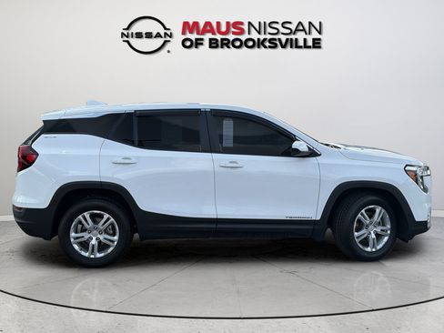 Used 2022 GMC Terrain SLE FWD image 3