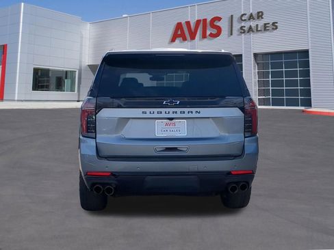 Used 2025 Chevrolet Suburban Z71 image 7
