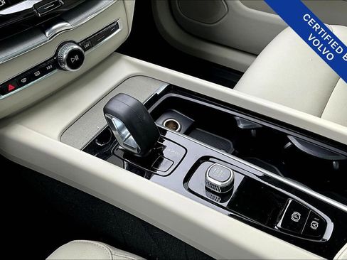 Used 2024 Volvo XC60 T8 Plus w/ Protection Package Premier image 19