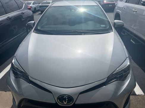 Used 2019 Toyota Corolla SE FWD image 2