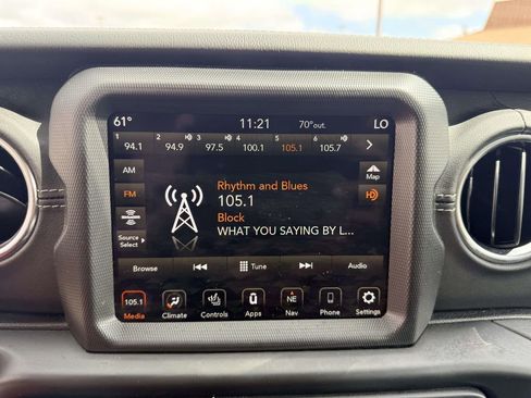 Used 2023 Jeep Wrangler Unlimited Sahara w/ Cold Weather Group image 19