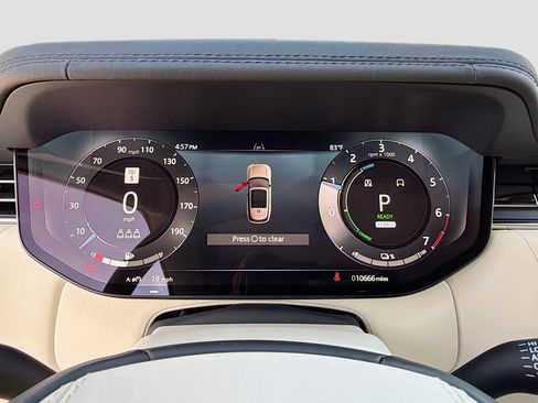 Used 2025 Land Rover Range Rover SE image 41