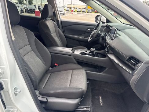 Used 2024 Nissan Rogue SV FWD image 11