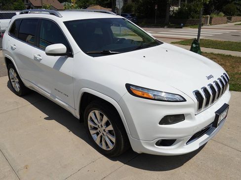 Used 2018 Jeep Cherokee Overland AWD/4WD image 8