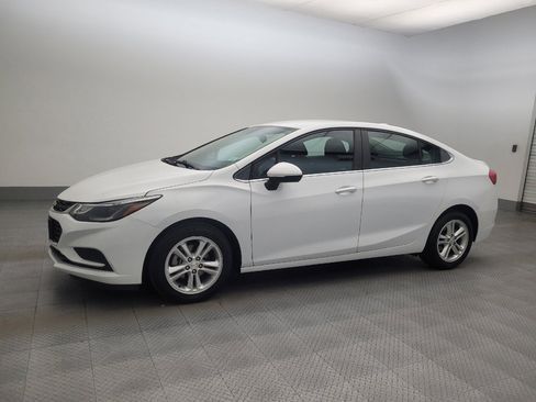 Used 2016 Chevrolet Cruze LT FWD image 2