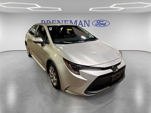 Used 2025 Toyota Corolla LE image 3