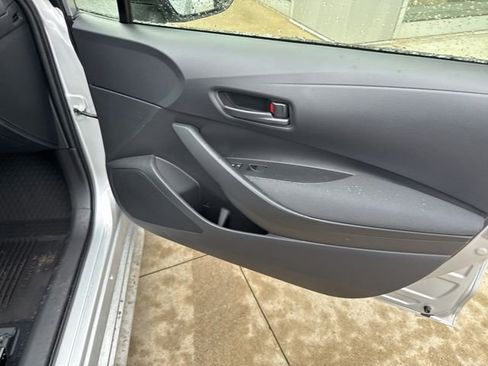 Used 2025 Toyota Corolla LE w/ LE Premium Package image 31