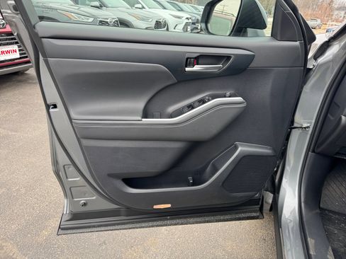 New 2026 Toyota Highlander XSE image 23