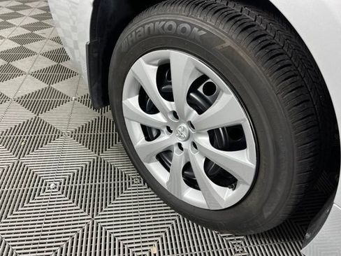 Used 2025 Toyota Corolla LE FWD image 17