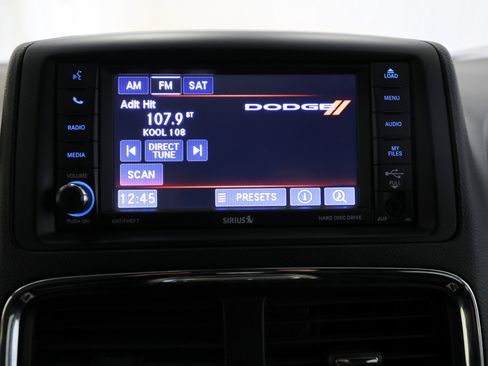 Used 2018 Dodge Grand Caravan SXT image 11