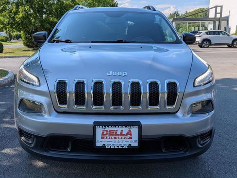 Used 2016 Jeep Cherokee Sport w/ Cold Weather Group AWD/4WD image 3