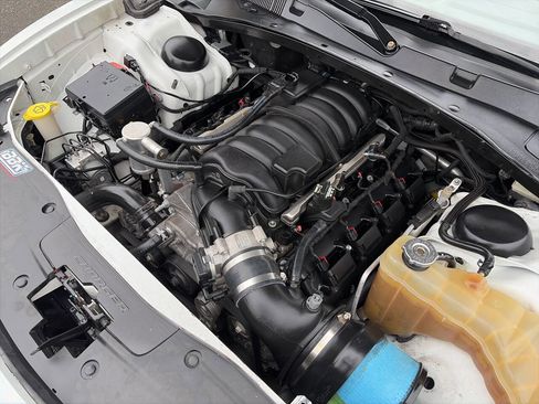 Used 2016 Dodge Charger R/T Scat Pack w/ Technology Group image 18