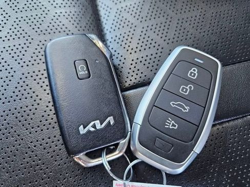 Used 2023 Kia Sorento SX image 28