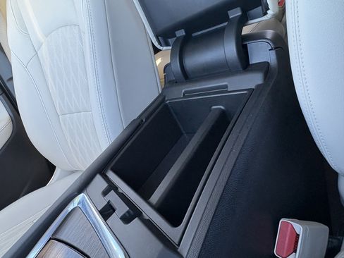 Used 2022 Buick Enclave Avenir w/ Avenir Technology Package image 27