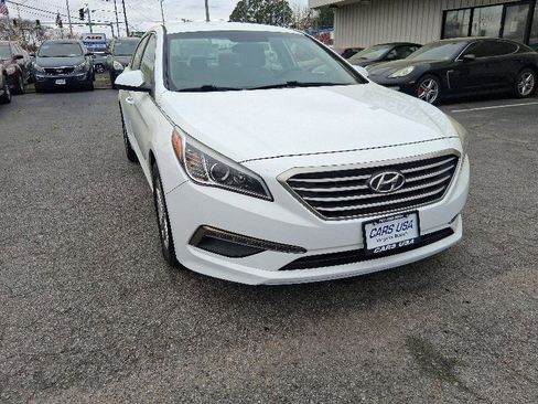 Used 2015 Hyundai Sonata SE image 2