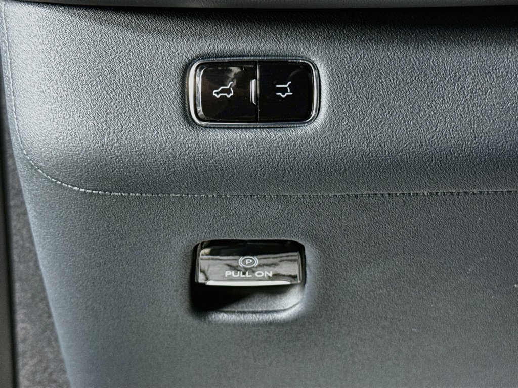 Used 2025 Lincoln Navigator Reserve w/ Jet Appearance Package AWD/4WD image 10