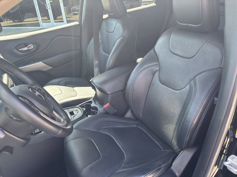 Used 2017 Jeep Cherokee High Altitude w/ Luxury Group FWD image 11